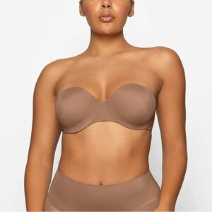 Smoothing Intimates Strapless Bra | Sienna